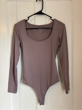 Hollister Long Sleeve Scoop Neck Bodysuit - Mauve